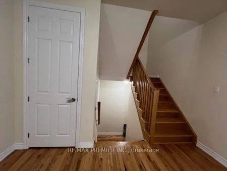 Detached Home For Lease | N9250168 - Photo 5