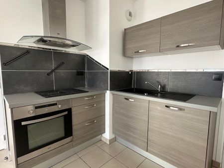 Location Appartement 2 pièces 41m² VILLEFRANCHE SUR SAONE 69400 - Photo 2