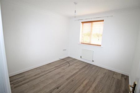 4 bedroom detached house to rent - Photo 3