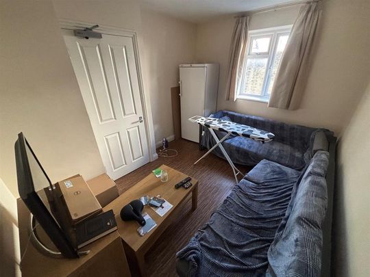 1 bedroom in a house share to rent - Photo 1