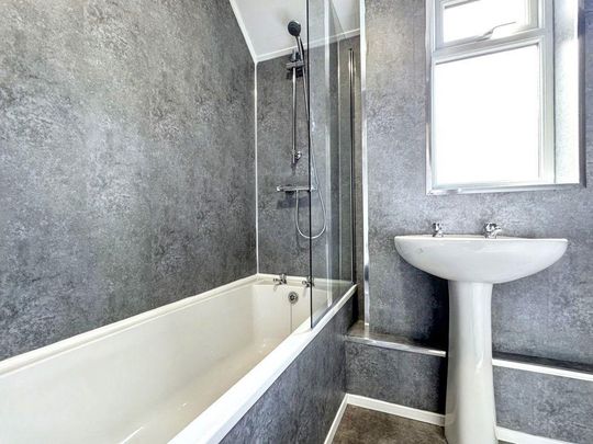 2 bed ground floor flat to rent in NE31 - Photo 1