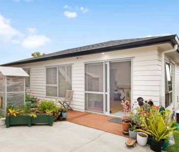 Freestanding two bedroom home - Photo 1