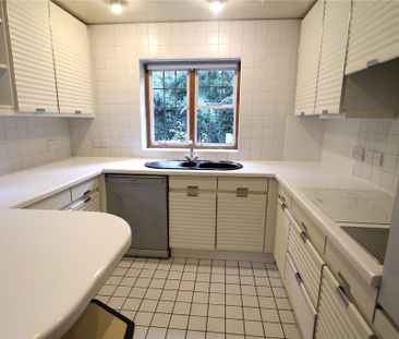 4 bedroom semi-detached house to rent - Photo 3