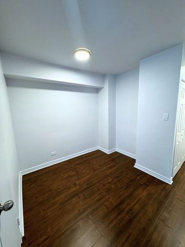 Renovated 2.5 available JULY 1st- 175 Sherbrooke O - Photo 5