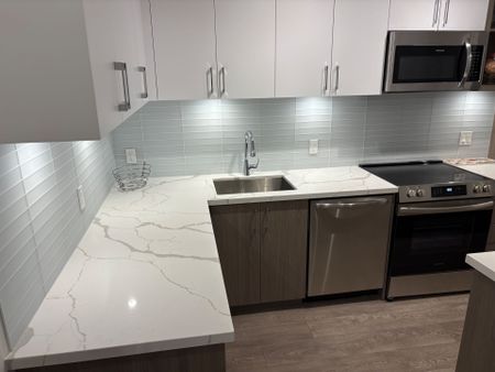 For Lease - 333 Sunseeker Avenue Unit# 255, Innisfil, Ontario - Photo 4