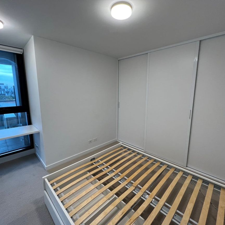 Location and lifestyle, stylish one bedroom apartment - Photo 1