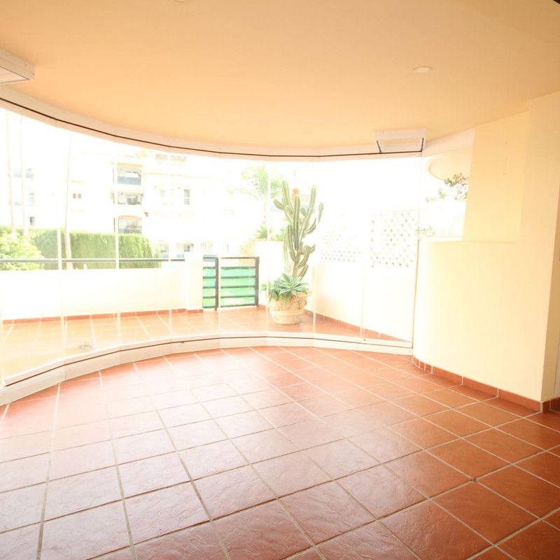 Apartamento planta baja en alquiler en Marbella, Marbella - Photo 1