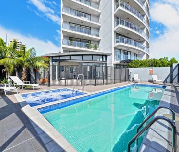 Stylish Apartment in Prime Bondi Junction Location – Resort-Style L... - Photo 6