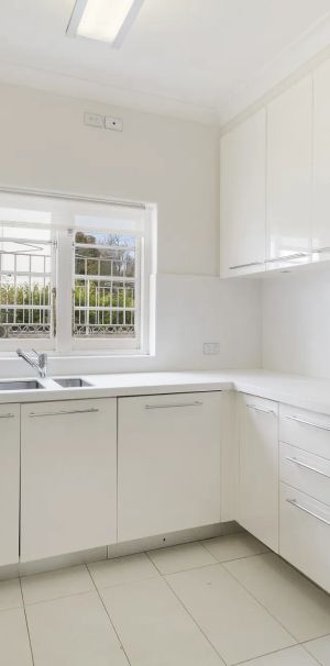 Timeless Elegance in a Boutique Art Deco Setting, Moments from Toorak Village - Photo 1