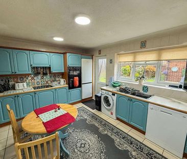 The Bramleys, Rochford, SS4 - Photo 5