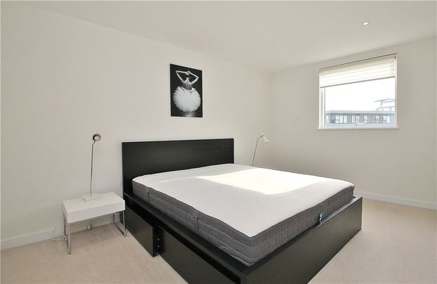 Pump House Crescent, Brentford, TW8 0HH - Photo 1