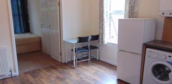 1 bedroom flat to rent - Photo 2