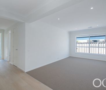 Open the Door To Brand New Luxury Between City and Sea - Photo 2