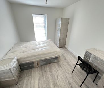 Modern 2-Bedroom, 2-Bathroom Student Apartment in Portswood, Southa... - Photo 1