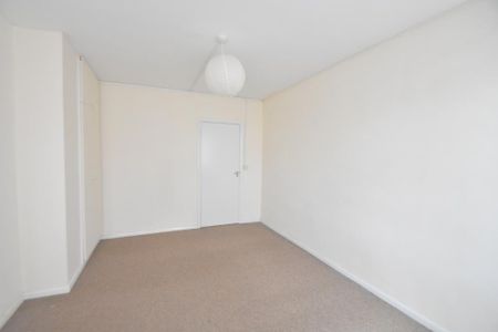 3 bedroom flat to rent - Photo 3