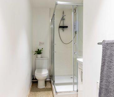 Room 2 - Photo 1