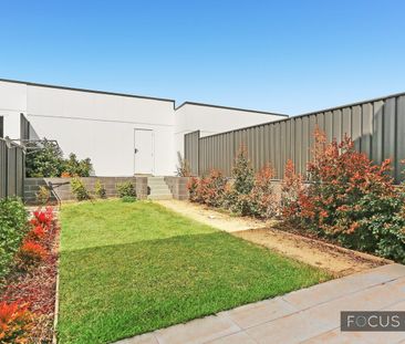 Oversized Immaculate Townhouse - Photo 4