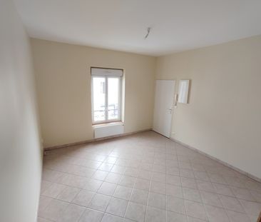 Location Appartement 4 pièces 79m² FLEURY LES AUBRAIS 45400 - Photo 2