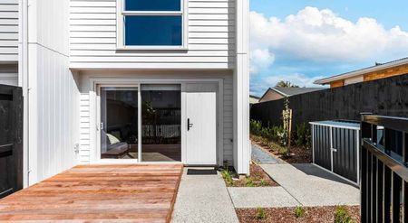 Low Maintenance Beauty - Photo 2