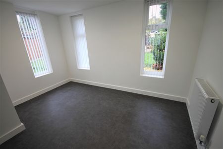 Moor Allerton Crescent, Leeds, West Yorkshire - Photo 4