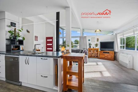 Fantastic family home in leafy Parihaka - Photo 4