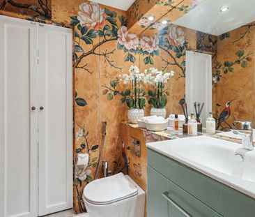 A stunning two bedroom, two bathroom, ground floor apartment in a mansion building, ideally positioned for Foxhills Country Club, recently refurbished to a high standard - Photo 5