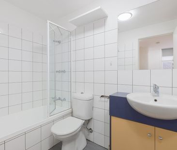 5/117-121 Bouverie Street, Carlton VIC 3053 - Photo 3