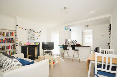 1 bedroom flat to rent - Photo 3