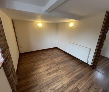 2 bedroom barn conversion to rent - Photo 2