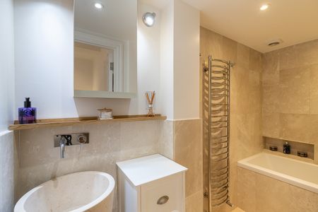 St Georges Square, Westminster, London, SW1V - Photo 3