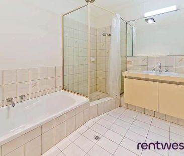 “HOMELY CHARACTER VILLA IN ALFRED COVE” - Photo 6