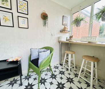 2 bedroom end of terrace house to rent - Photo 2