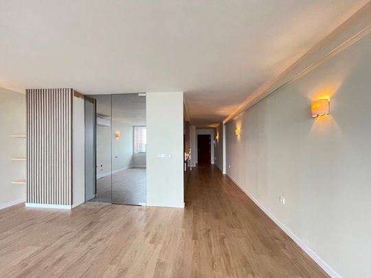 Bonito apartamento con vistas al mar, 2 dormitorios, terraza, ascensor, Paseo Maritimo. - Photo 1