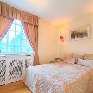 Chelsea Cloisters, SW3, London - Photo 2