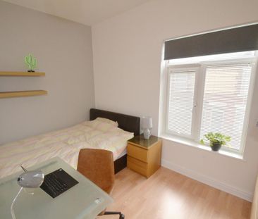 4 bedroom terraced house to rent - Photo 5