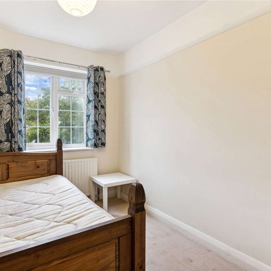 Two bedroom flat close to Clapham Common - Photo 1