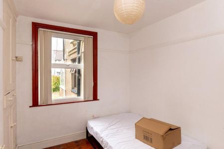 4 bedroom terraced house to rent - Photo 3