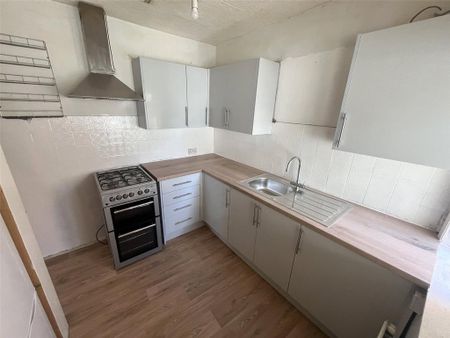 2 bedroom semi-detached house to rent - Photo 5