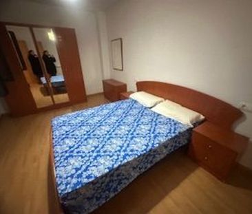 Alquiler de piso en Calle Santa Marina - Photo 1