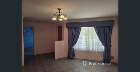 Large Family Home with Side Access & Powered Workshop - Photo 4