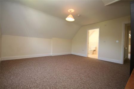 3 bedroom apartment to rent - Photo 2