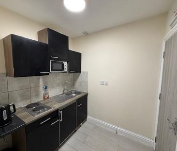 Studio to rent - Photo 3