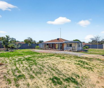 Newly renovated 2 lounge, 3 bedroom house. - Photo 4