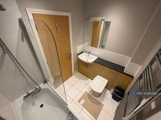 1 bedroom in a house share to rent - Photo 1