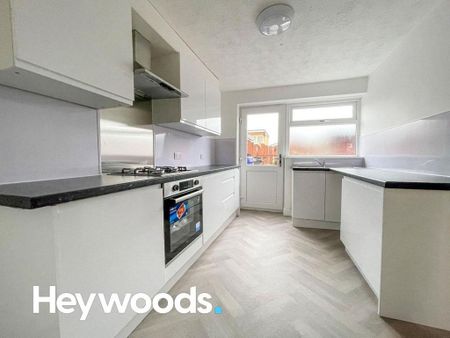 3 bedroom semi-detached house to rent - Photo 2