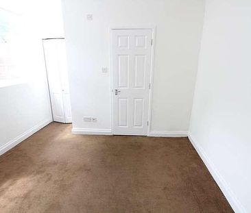 One Bedroom - Peak Place - Central Luton, LU1 - Photo 4