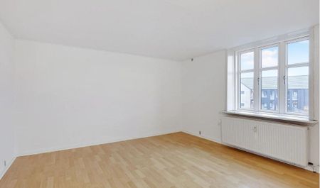 Rummelig 3-værelses lejlighed beliggende i Aalborg centrum - Photo 5