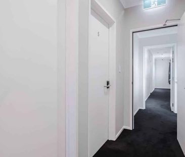Cosy Papatoetoe Studio Unit/ Balcony! - Photo 1