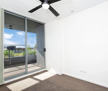 Superior North Facing Top Floor Penthouse - Photo 6