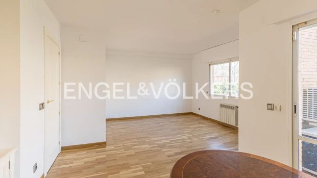 Casa adosada de alquiler en Arévalo Lara, Salvador - Photo 1